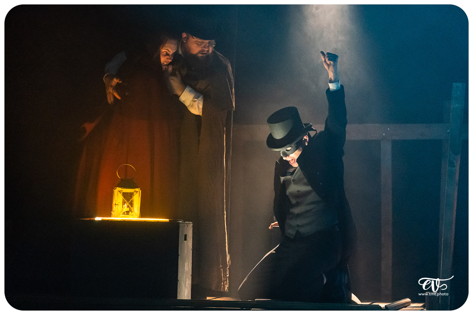 OLIVER TWIST (CIE LA MESNIE H.)